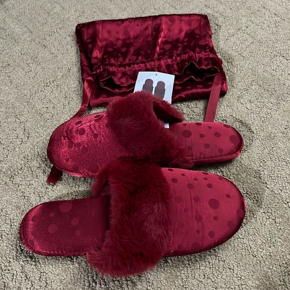 INC International Concepts Red Slippers with Satin Bag NWT Size XL (11-12)